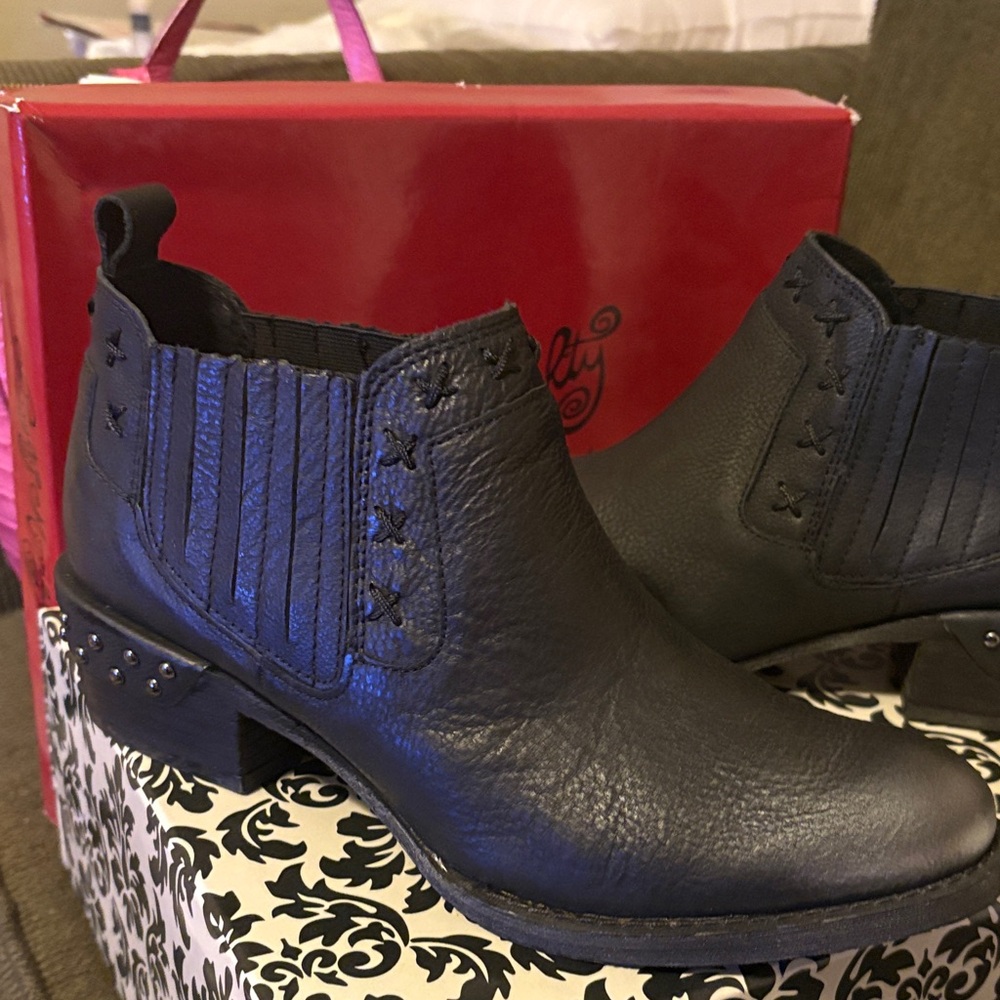 NIB Naughty Monkey Miss M Black silver tip Studded Leather Ankle Booties